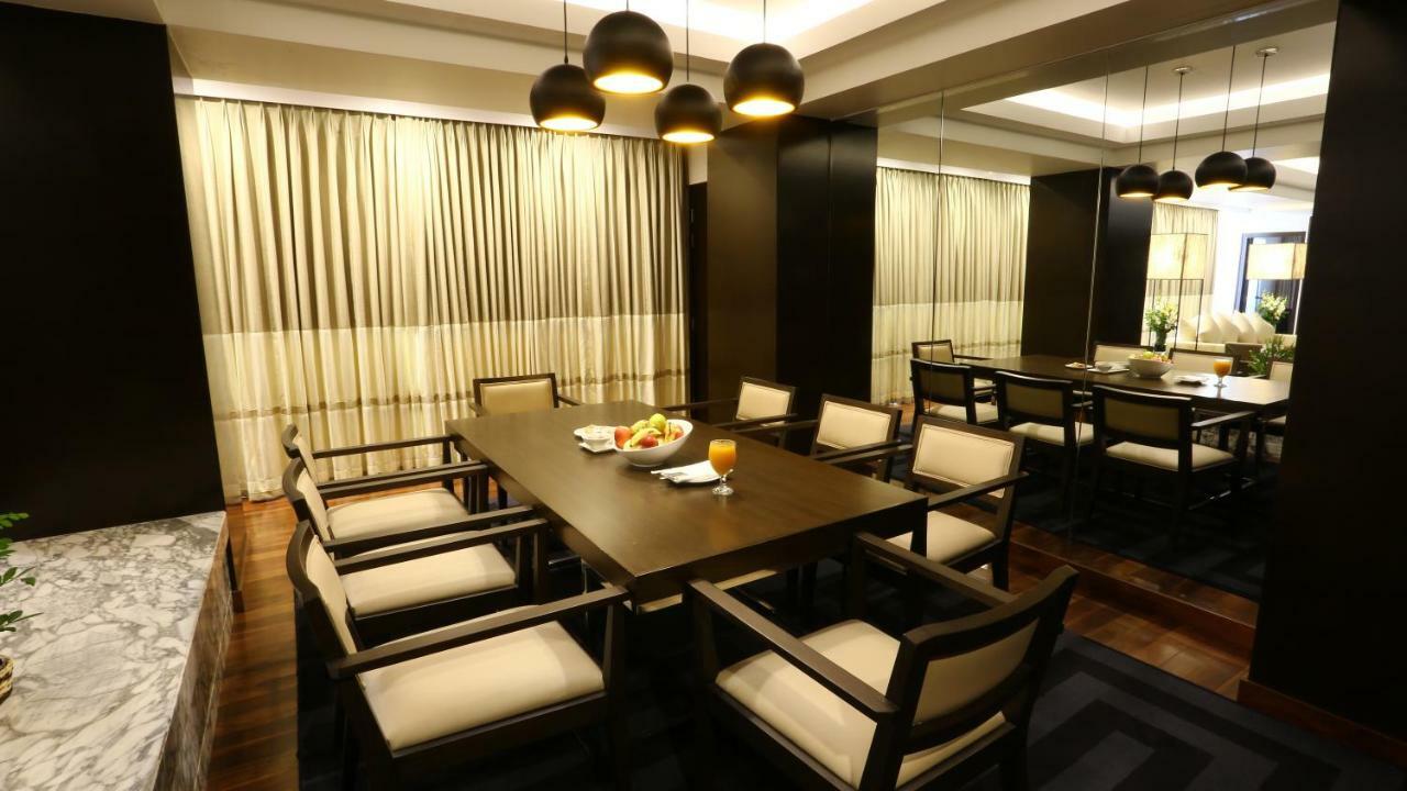 Avari Towers Karachi Eksteriør bilde A dining room